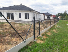 Montáž svařovaného pletiva Pantanet Antracit – Třebín Montáž svařovaného pletiva Pantanet Antracit – Třebín